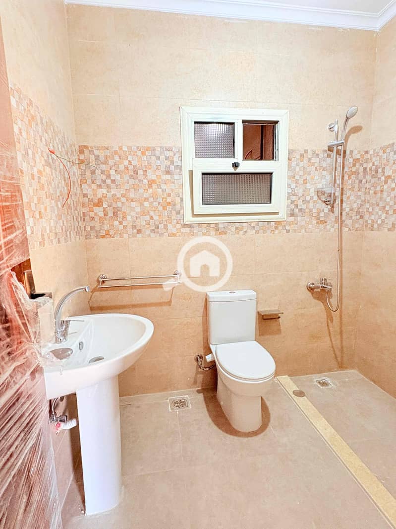 10 2e8e5d81-d570-497c-a82f-f5a8c46972b7. jpg