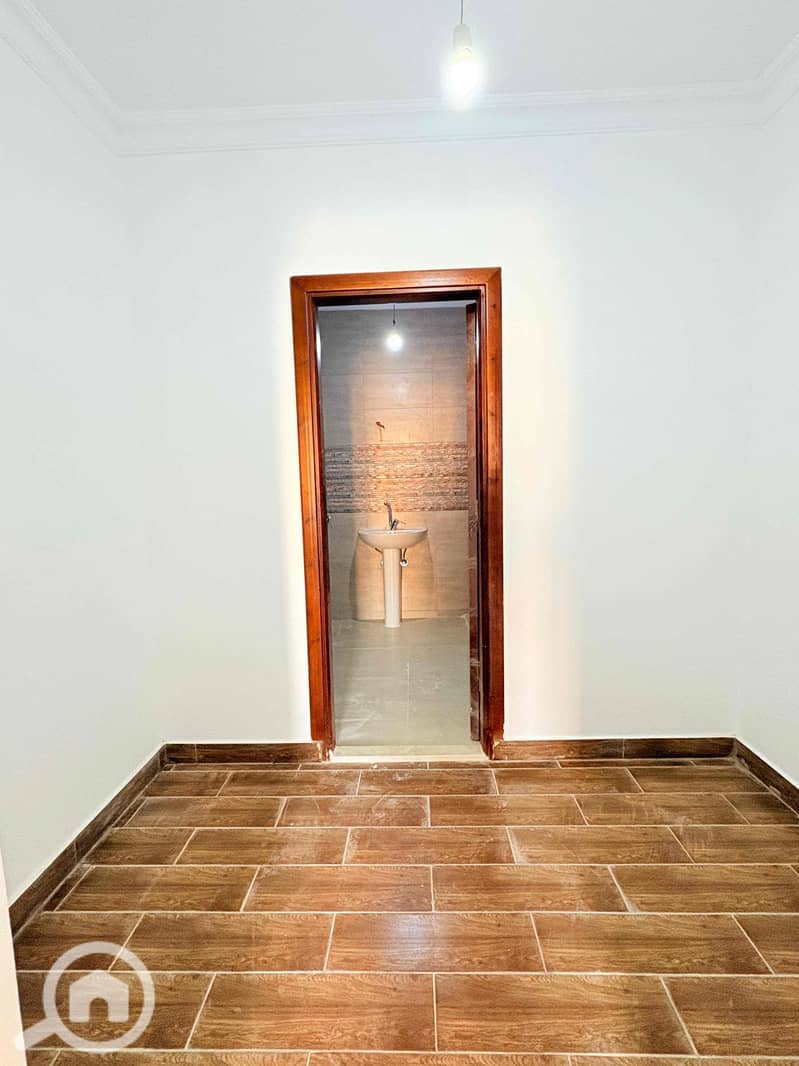 13 1ce29338-4f96-49d3-a8eb-1cb2b2f8ee86. jpg