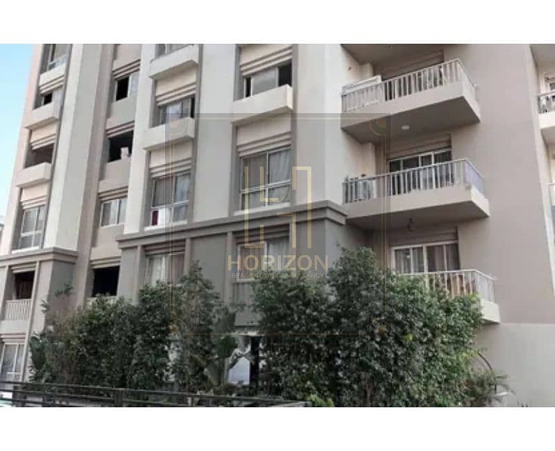 5 8397429-f88aao. jpg