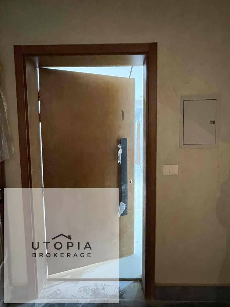 4 27a65813-a896-4ddb-aff7-35051065e875. jpg