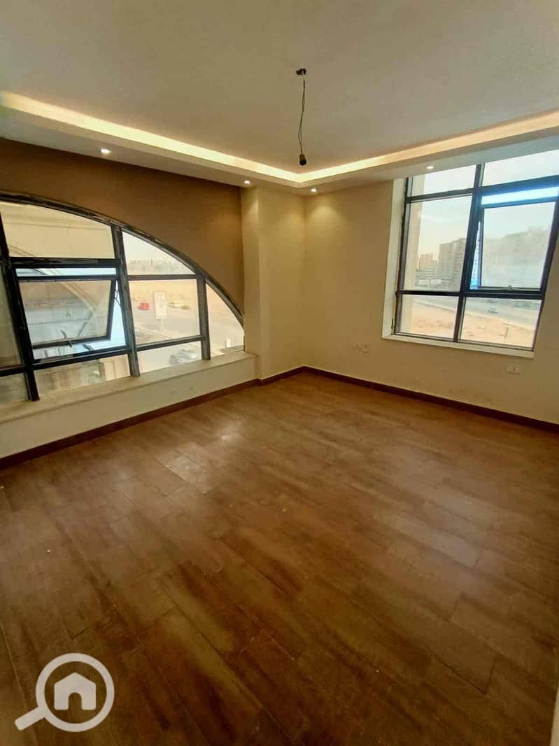 5 e56811f4-d3a8-41f5-b333-73e5456af260. jpg