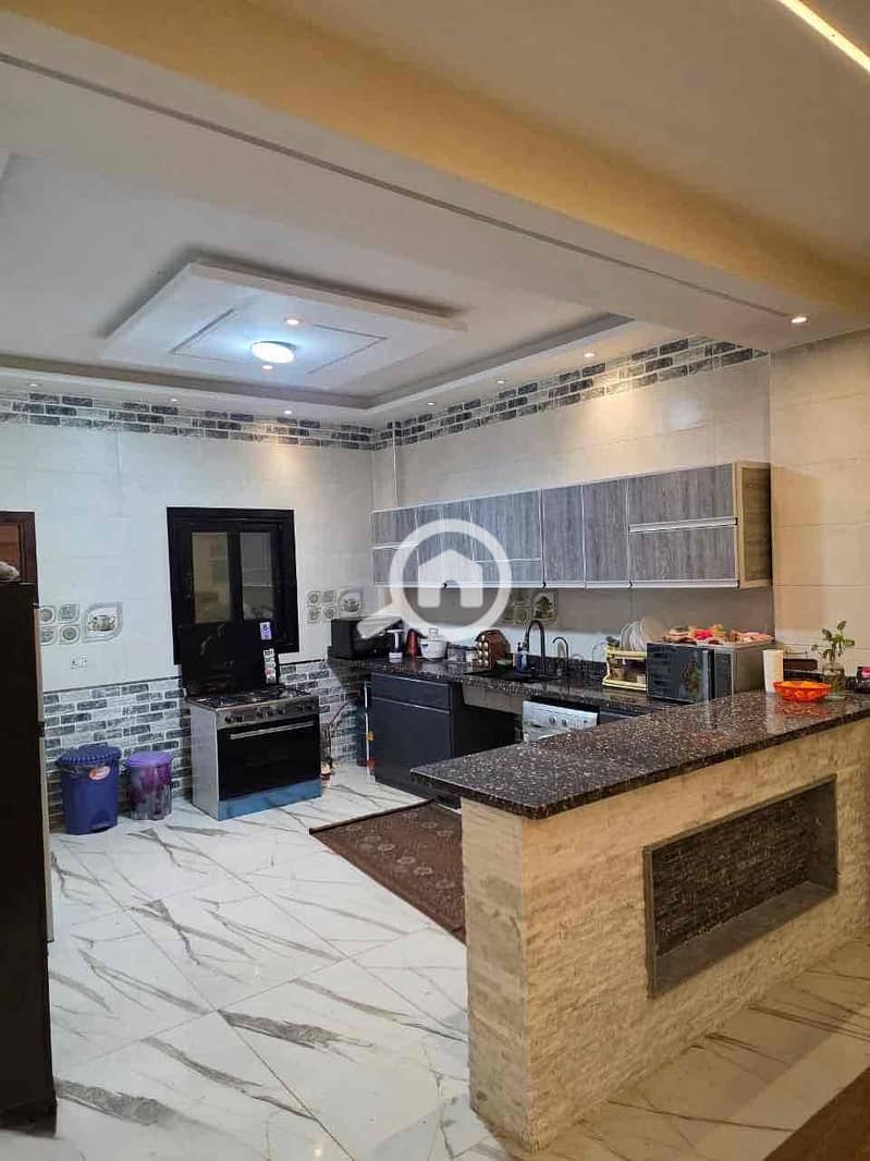 2 23e4e100-ed8d-40dd-8dbb-45b938d2781a. jpg