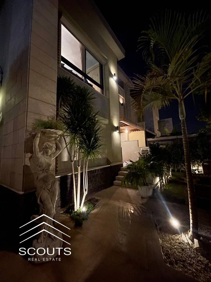 12 977c538e-deba-4bb6-b70b-ec4743aff906. jpeg