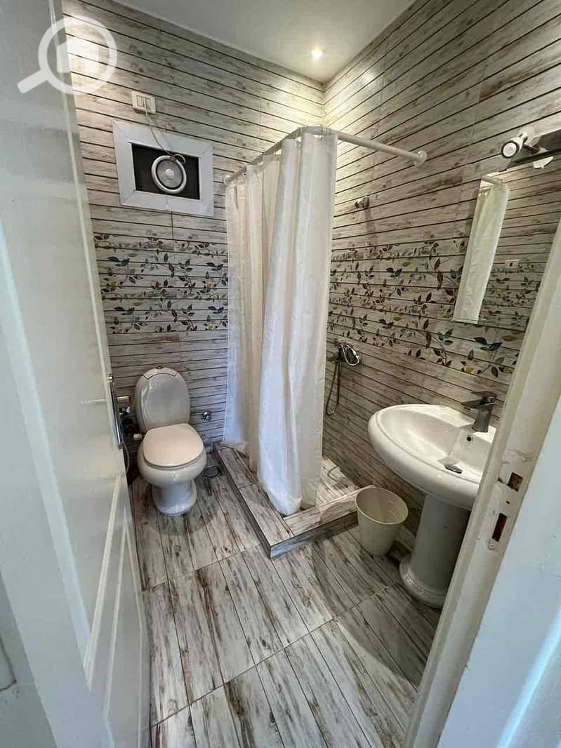 5 dc034c48-c86c-4648-b2ff-a58bc7eb0230. jpg