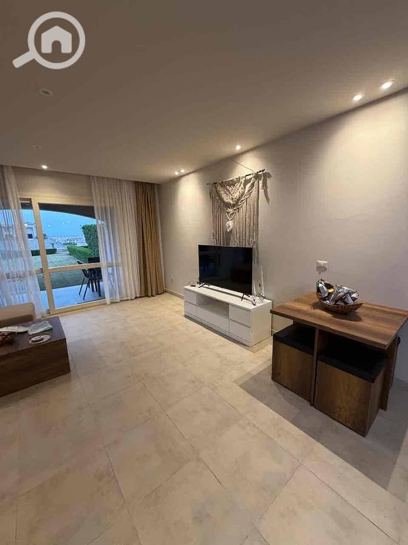 4 81cf2deb-a7f8-4428-917d-f73d29a42b32. jpg