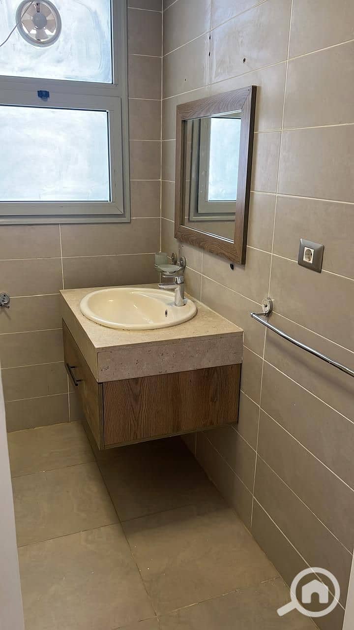 4 8a07281d-3950-45ce-bf42-4be28b60043f. jpg