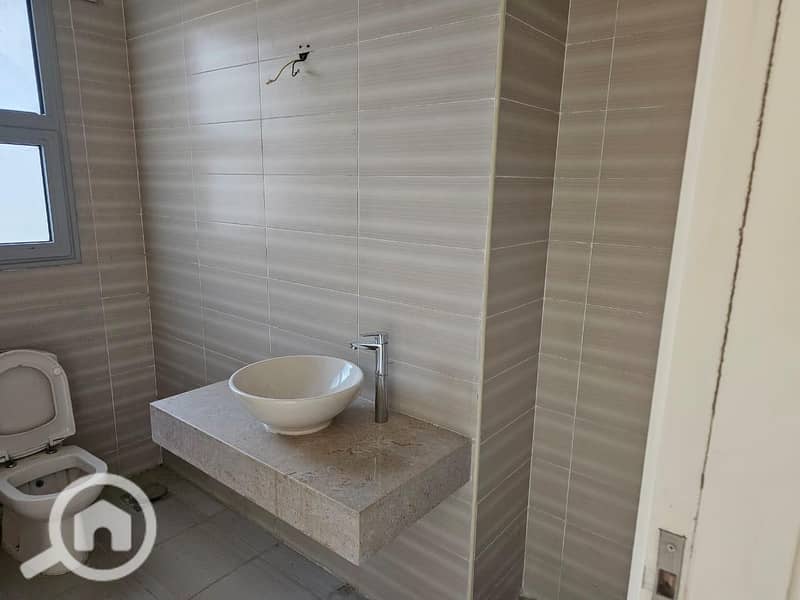 2 166a7e76-c487-4761-ae4f-5e5c456587b8. jpg