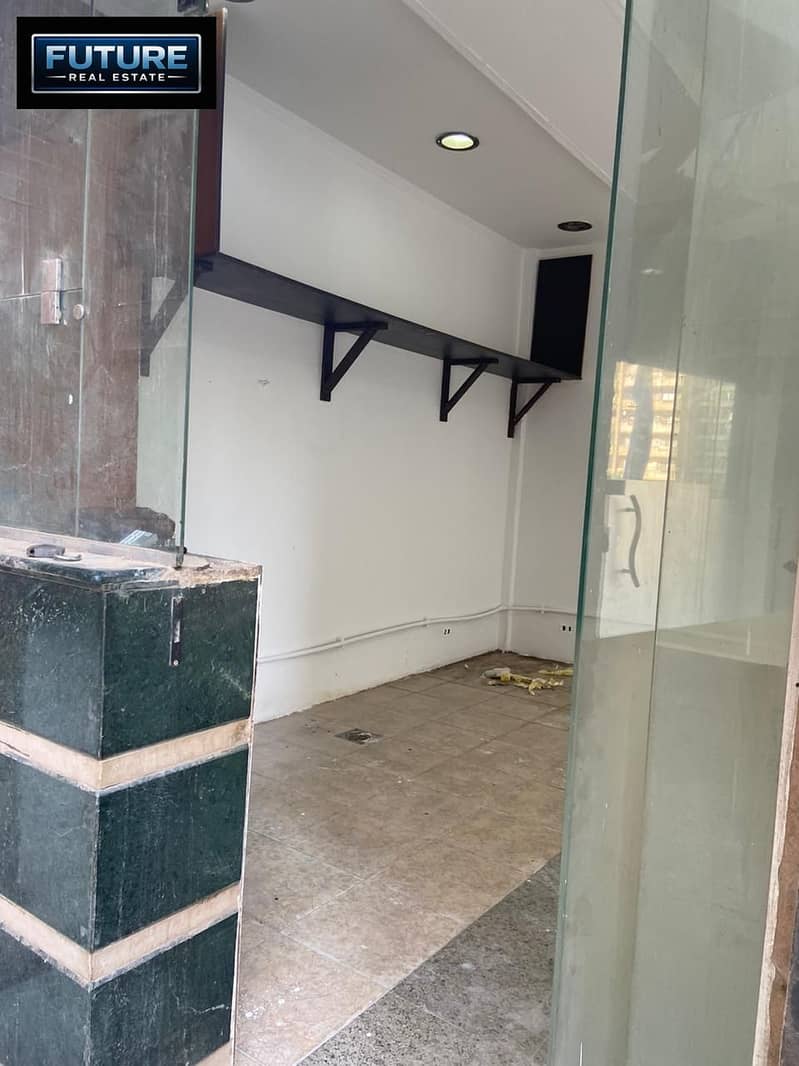 30 m commercial shop in Badr Towers on the ring road next to Carrefour Zahraa El-Maadi - Widok 3