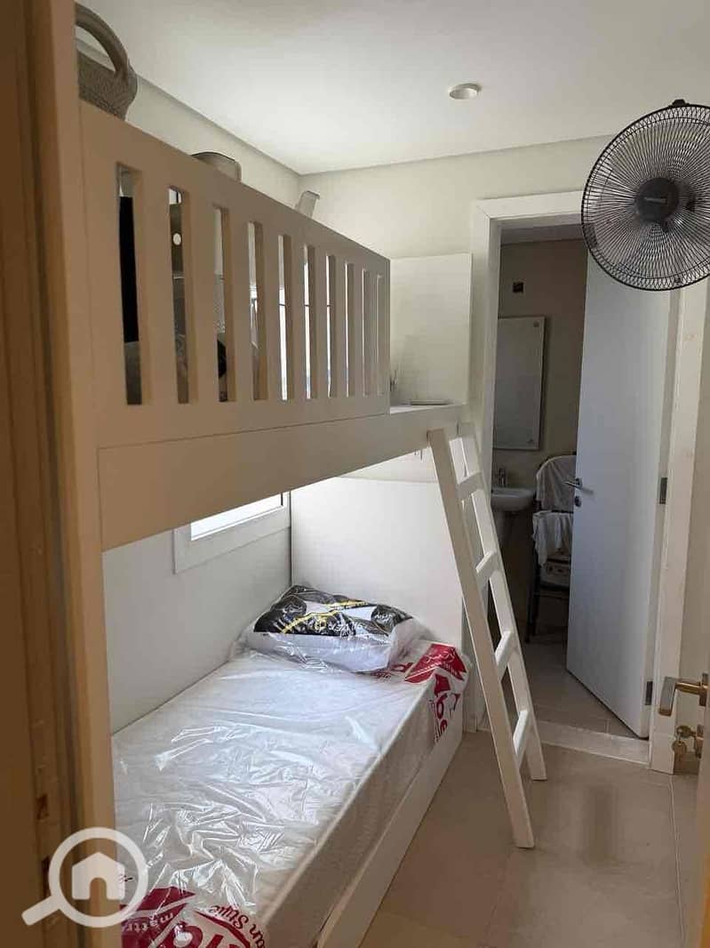 12 7a85d32e-1e6b-4333-946b-6c66429ad3dd. jpg