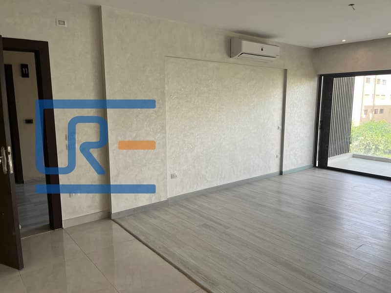 4 4eccfb53-7cb8-43f3-a4e0-83a2708d76eb. jpeg