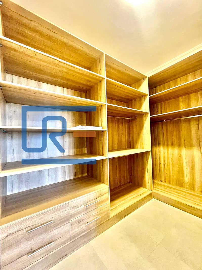 10 e8b8eafe-69e1-46d6-94b1-42417aa9b258. jpg