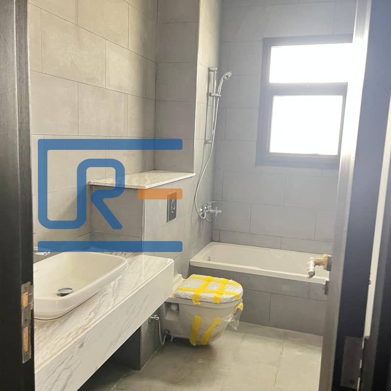 3 8ab6dae3-6eec-41b2-8985-cd4e8e1852cf. jpeg