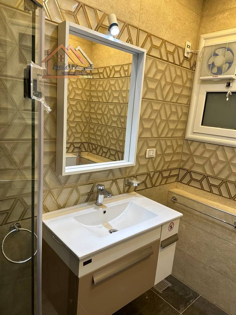 10 20cde572-b8f4-426f-b4db-585cbff6e059. jpg