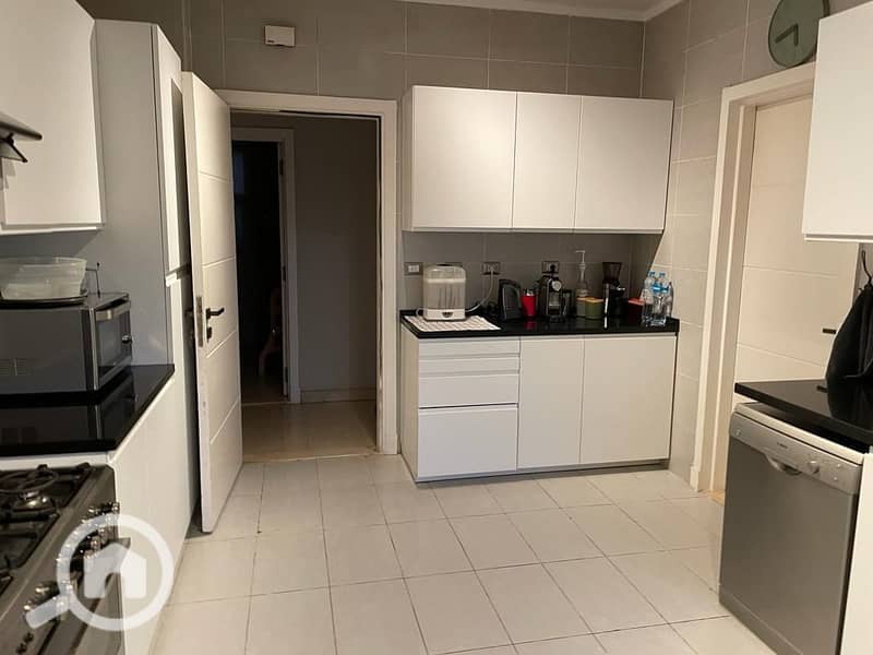 3 6b567844-4cd3-42c6-bf8a-7e4c14ae7413. jpg