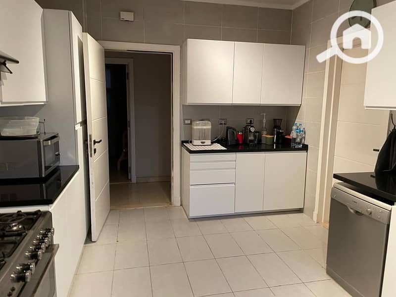 2 6b567844-4cd3-42c6-bf8a-7e4c14ae7413. jpg