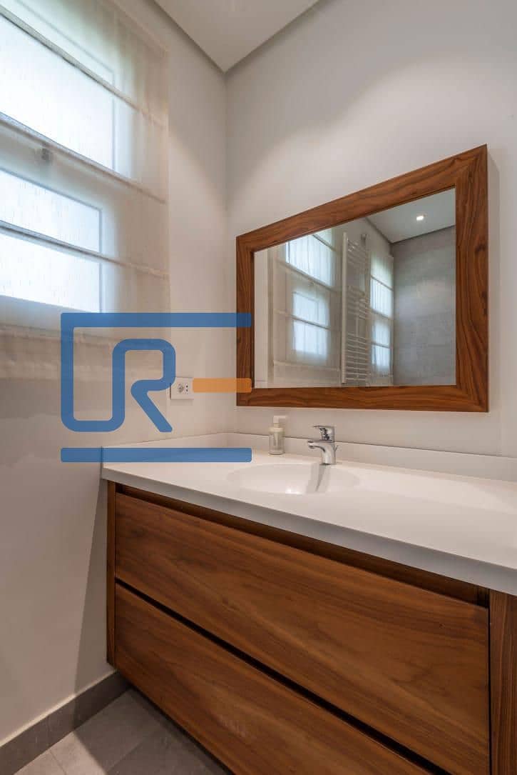 6 8dc8e946-8f3c-4d4b-8743-2b0e57b7539a. jpeg