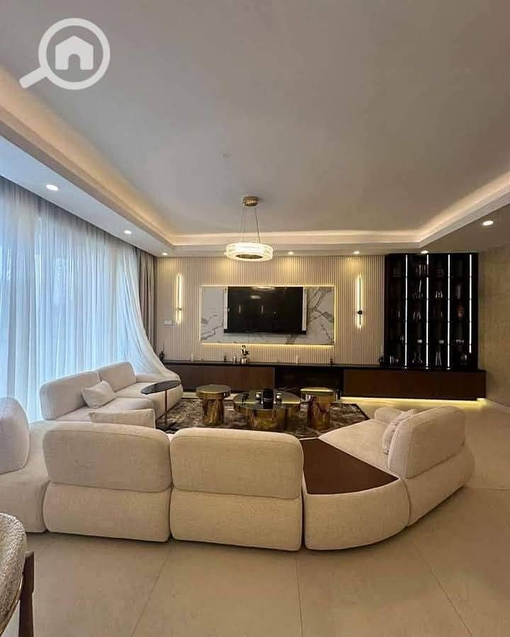 3 937989cb-6d2b-46e4-8033-595a9d3d8199. jpg