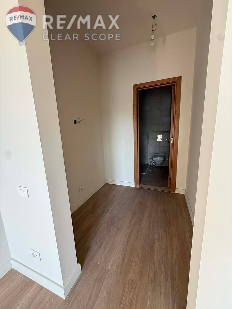 8 c8fdcaa1-ff80-42bc-95d7-f5dfb4059fb2. jpg