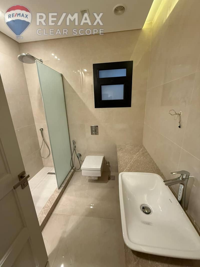 4 4fa829d2-4307-456a-8900-92f9d82b7657. jpg