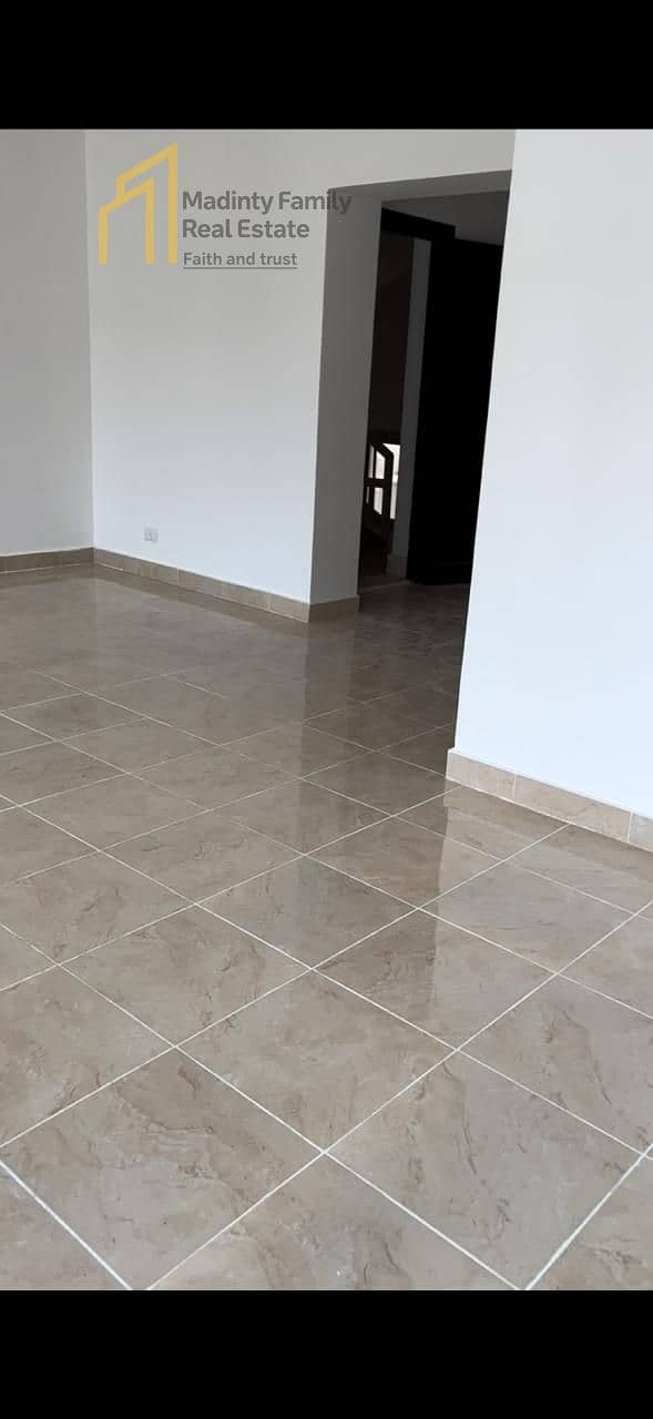 5 0c4e95f9-3d4f-4cf3-8680-e6ace5d94f1d. jpg