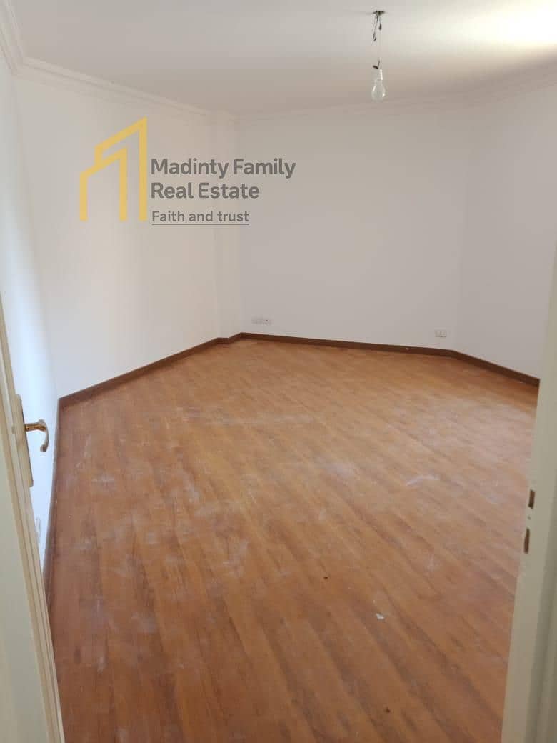 4 798403c1-9139-43d8-9fab-f8c262f2a612. jpg