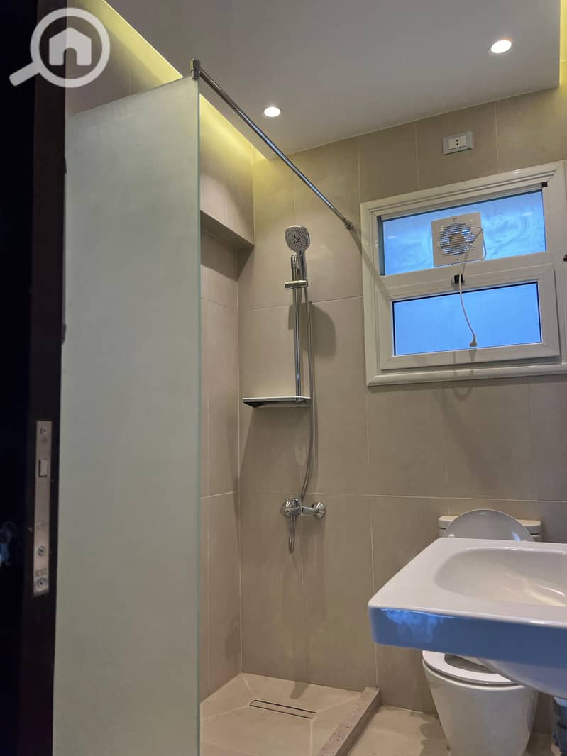 10 ff0a1540-3043-4cc3-8ec6-8a54a8f529cc. jpg