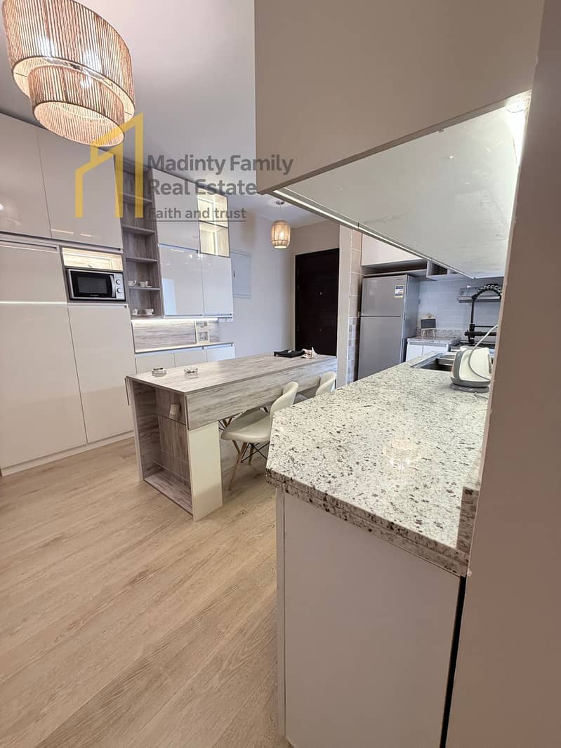 2 aea1670e-1998-4253-9f25-300858a2e9c6. jpg