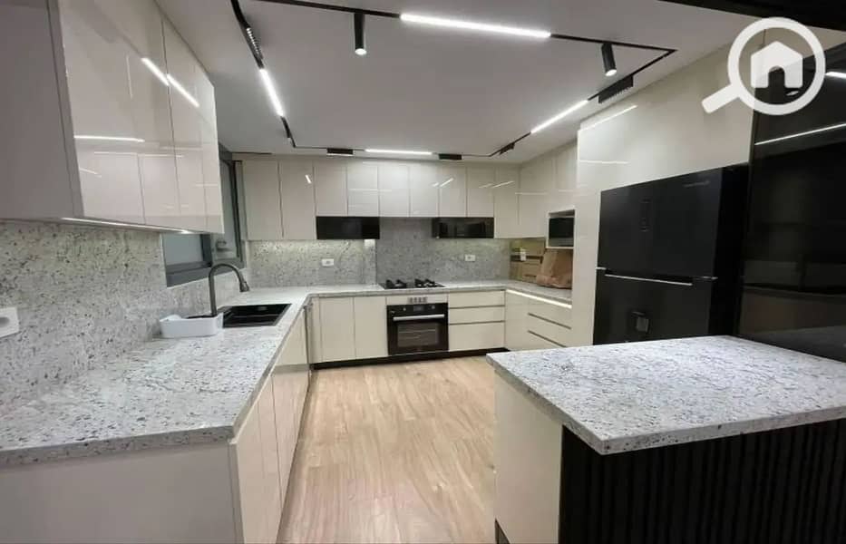 2 8183076-7169co_1400x900. jpg