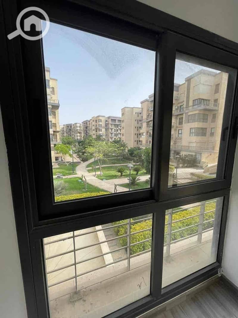 7 dfa3157f-edc8-41a8-b1fb-2f041c698a94. jpg