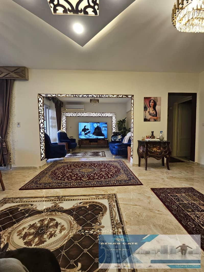 12 e2bd164f-4eb3-443d-b3cc-654a75313a1f. jpg