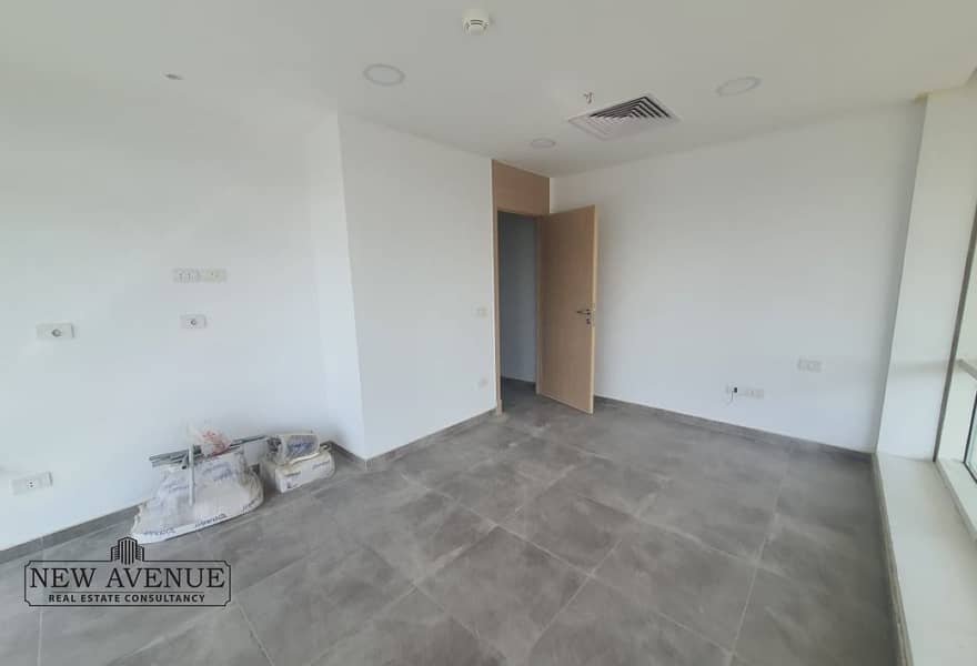 4 674383a3-ee50-431f-8c87-2b55aa41f4b6. jpg