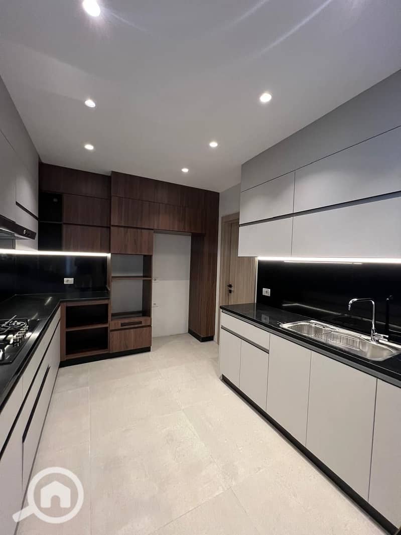 13 776ac799-ff72-4b36-8a1a-e7ed52798e74. jpeg