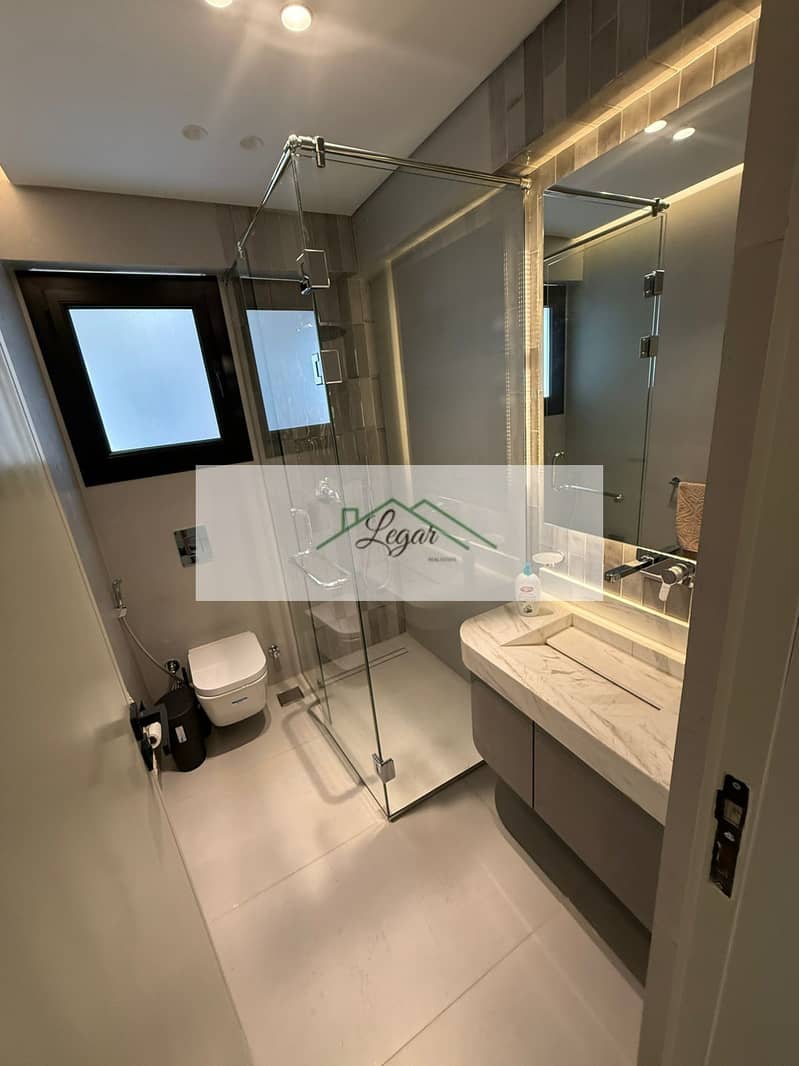 8 ad75a07d-84fb-4118-9516-4ea5ae794976. jpg