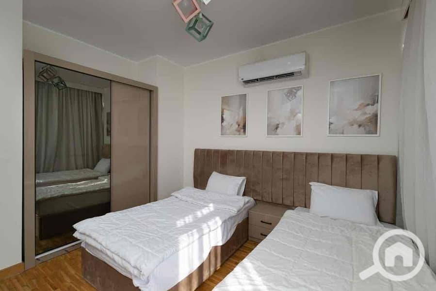 10 e9caa7b9-fc76-418f-8313-44f7f91a8404. jpg