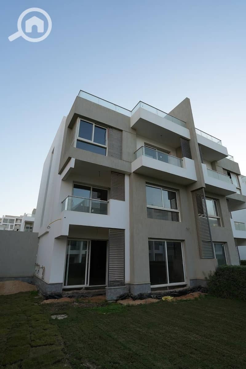 3 2c416e8c-5f84-477f-a636-17cd3ec0d526. jpg