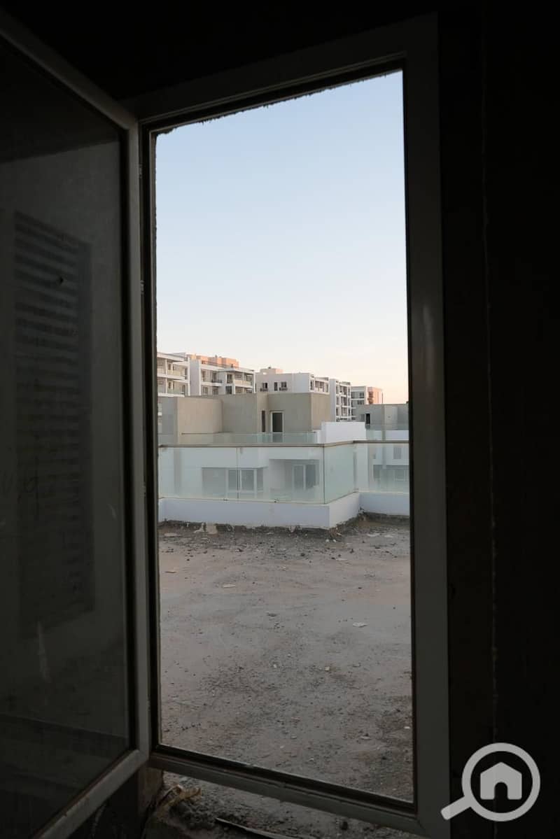 18 fdff8789-1362-4042-b0ea-d801a86e3e32. jpg