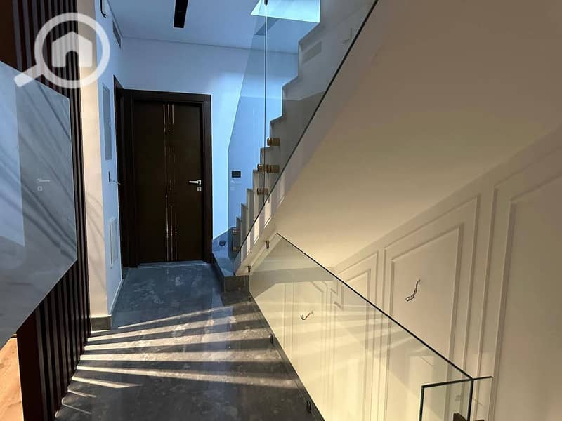 4 photo_6050691270696440568_y. jpg