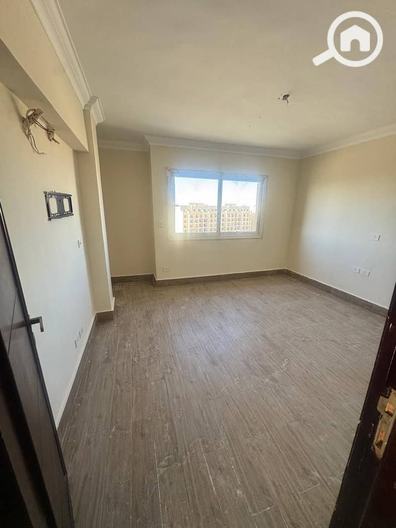 2 e6f833fc-1940-448e-8adb-dfd6b29ee03a. jpeg