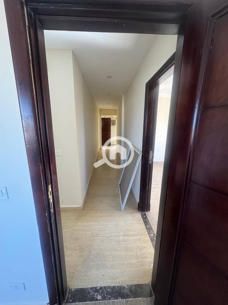 7 4733d5fa-a1d3-47c8-812c-2d57c52dfa2a. jpeg