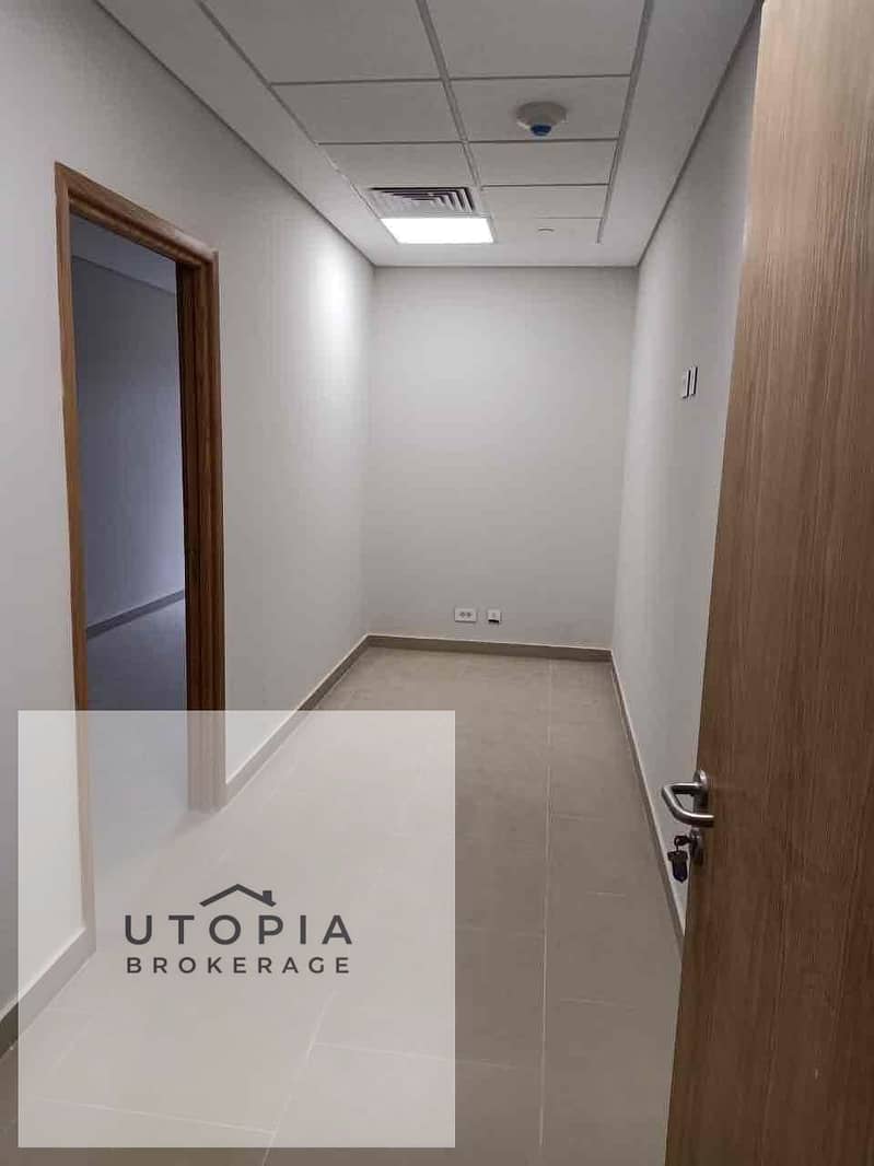 8 f2305c1f-ef07-43aa-8d3e-a30ccbe749c2. jpg