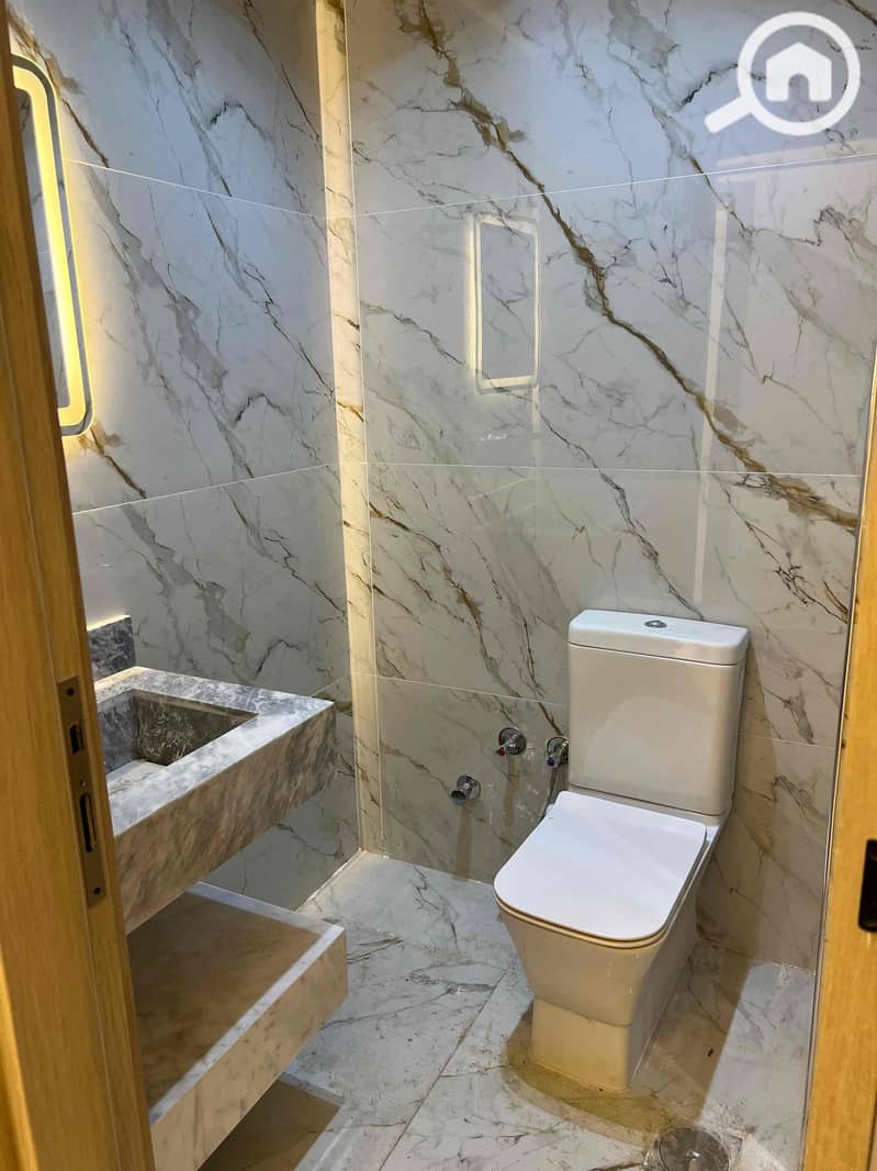 11 298aacd0-c664-4a46-b0e2-e1e0f2f4dc86. jpg