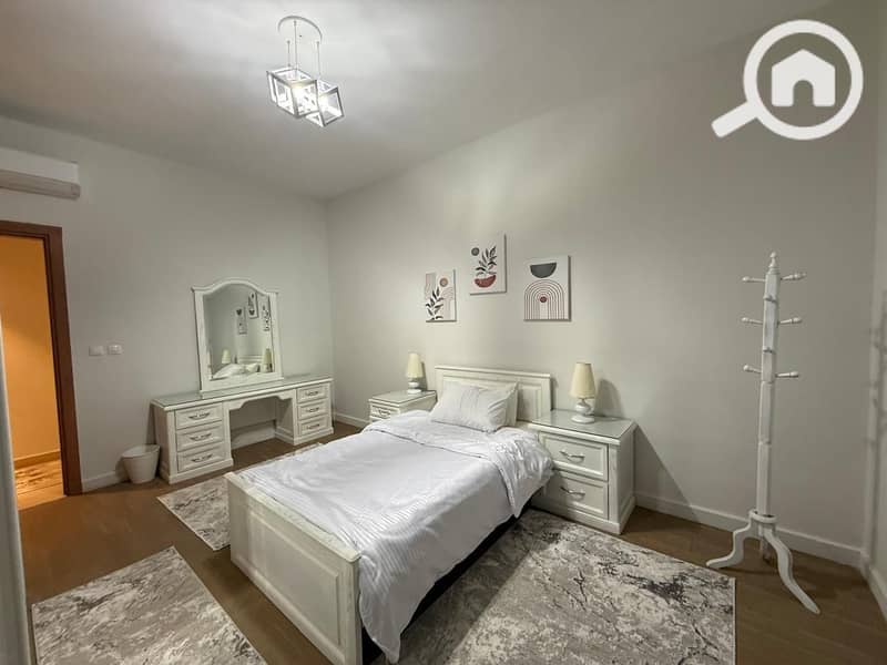 7 b67bc729-1165-4ca8-a3be-8754d872ba80. jpg