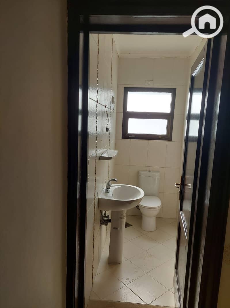 4 6c806c46-db60-443d-b62c-1b3342f43c0b. jpg