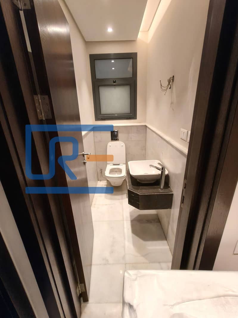 10 c7966aa3-46f3-43d5-b881-59ff85838725. jpeg