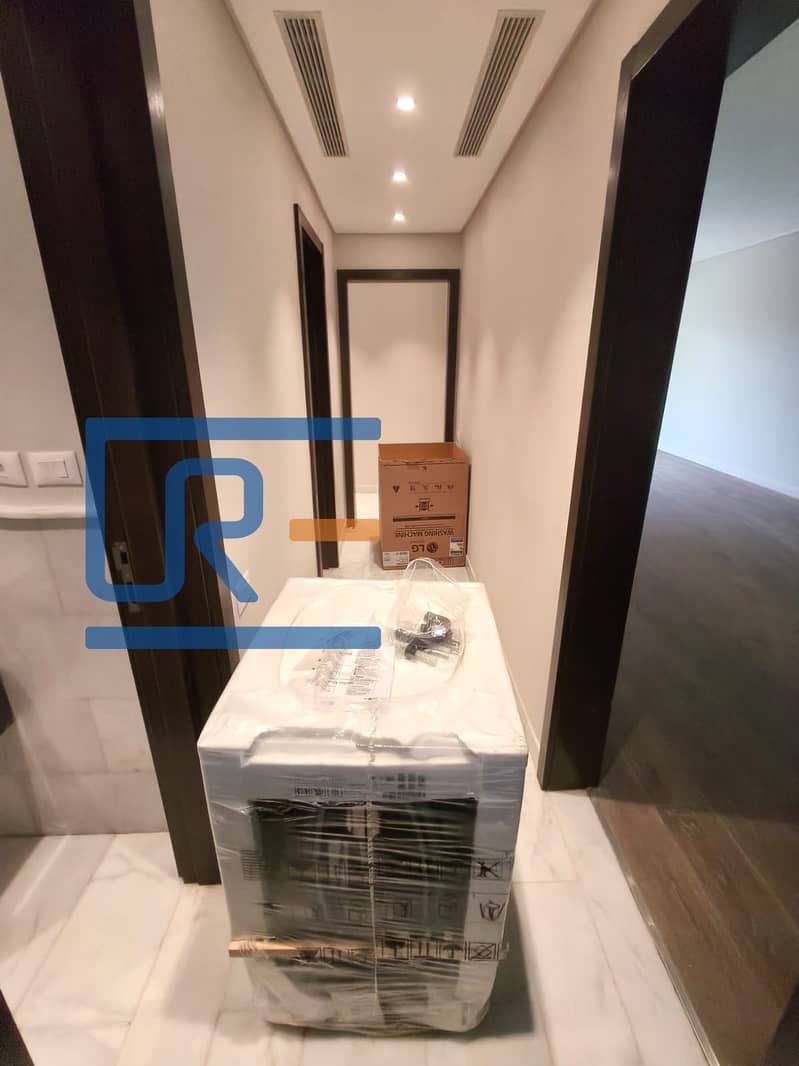 13 e2cd68f9-cbeb-4e89-adbe-2a5fa5b5caea. jpeg