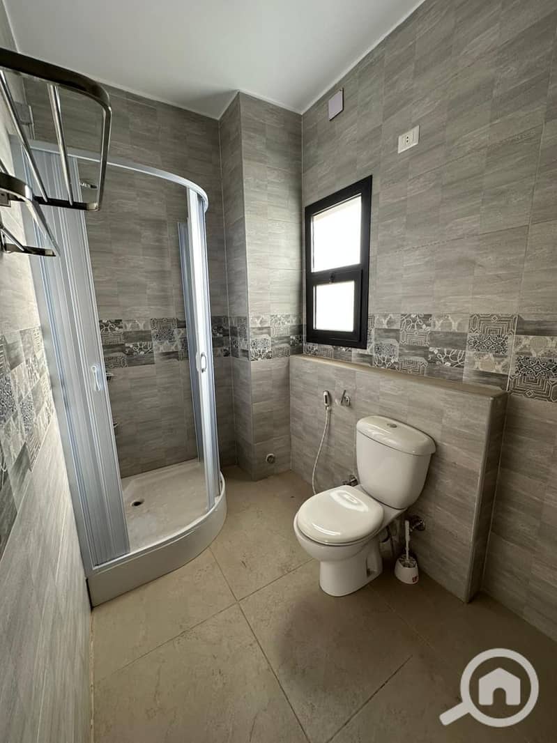 12 f5dd562a-c803-4fcc-a75d-e627f07431d9. jpg