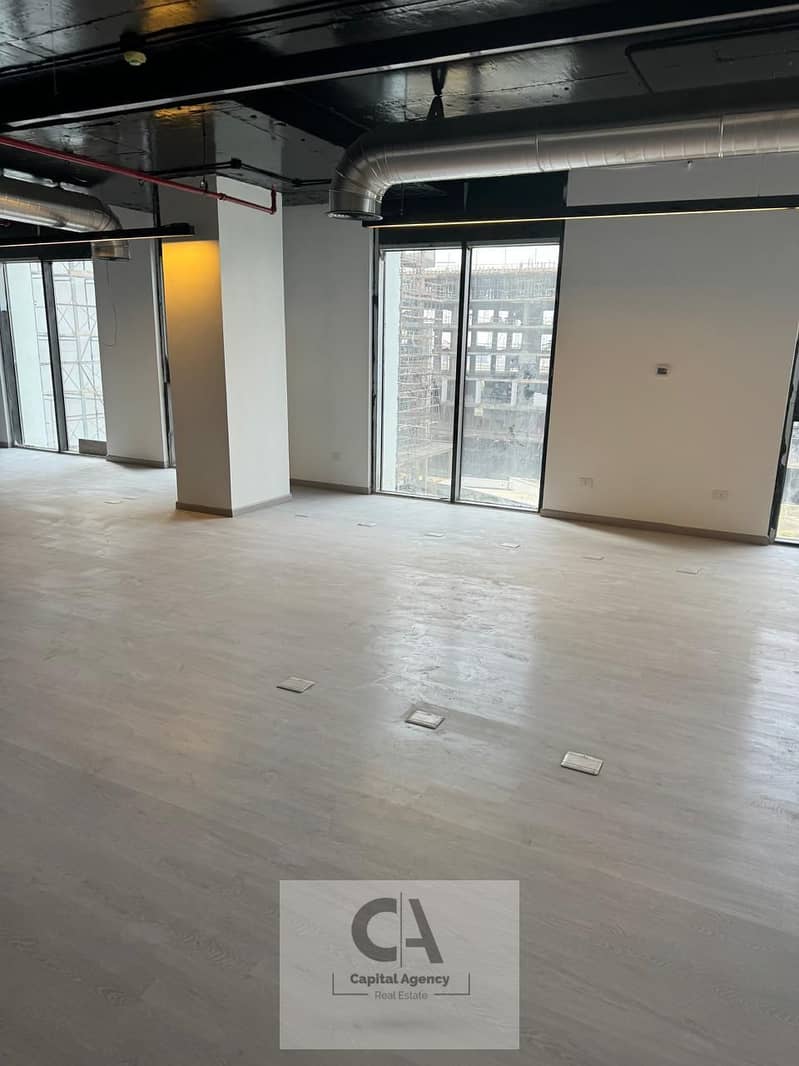 5 4ef874b7-9caf-4a1e-a294-fc1fc1303784. jpg