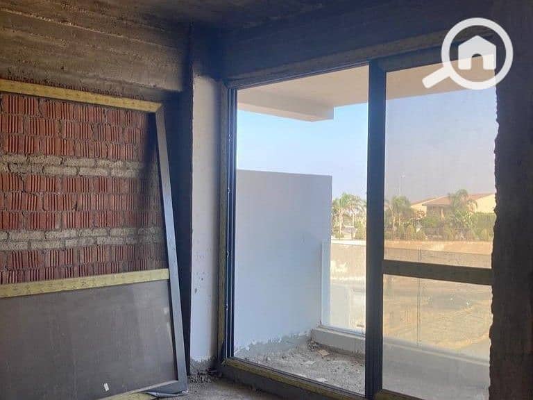 5 photo_5834804954311363415_y. jpg