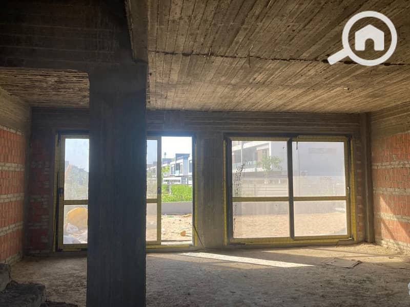 4 photo_5834804954311363414_y. jpg