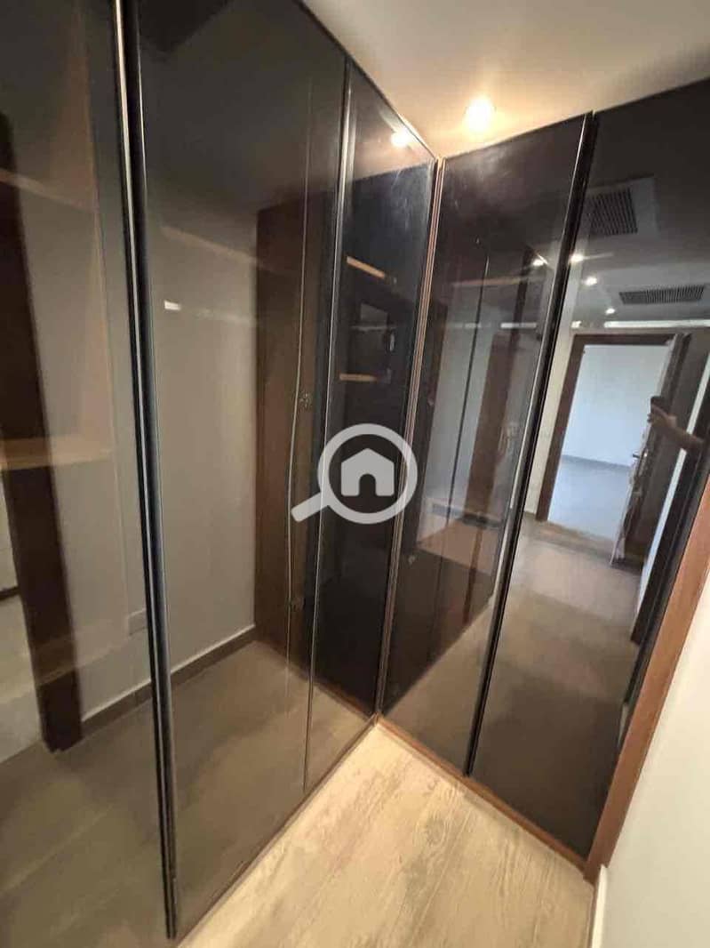 13 fc887a0c-e01b-49e0-8bf3-bc433521f289. jpg